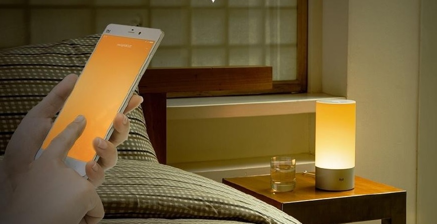 фото Умная лампа Xiaomi Yeelight Bedside Lamp